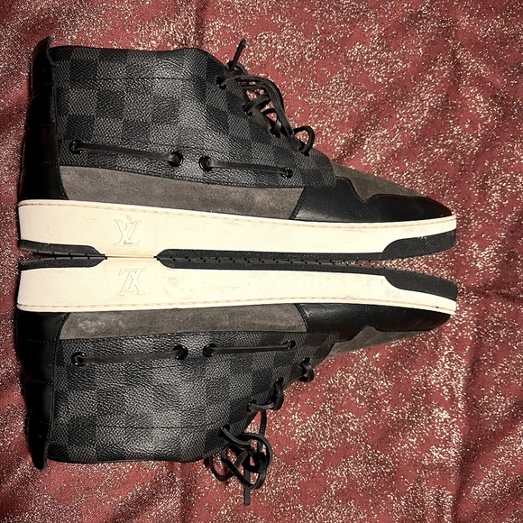 Louis Vuitton Men’s Damier hi-top sneakers size 12 - Picture 2 of 6